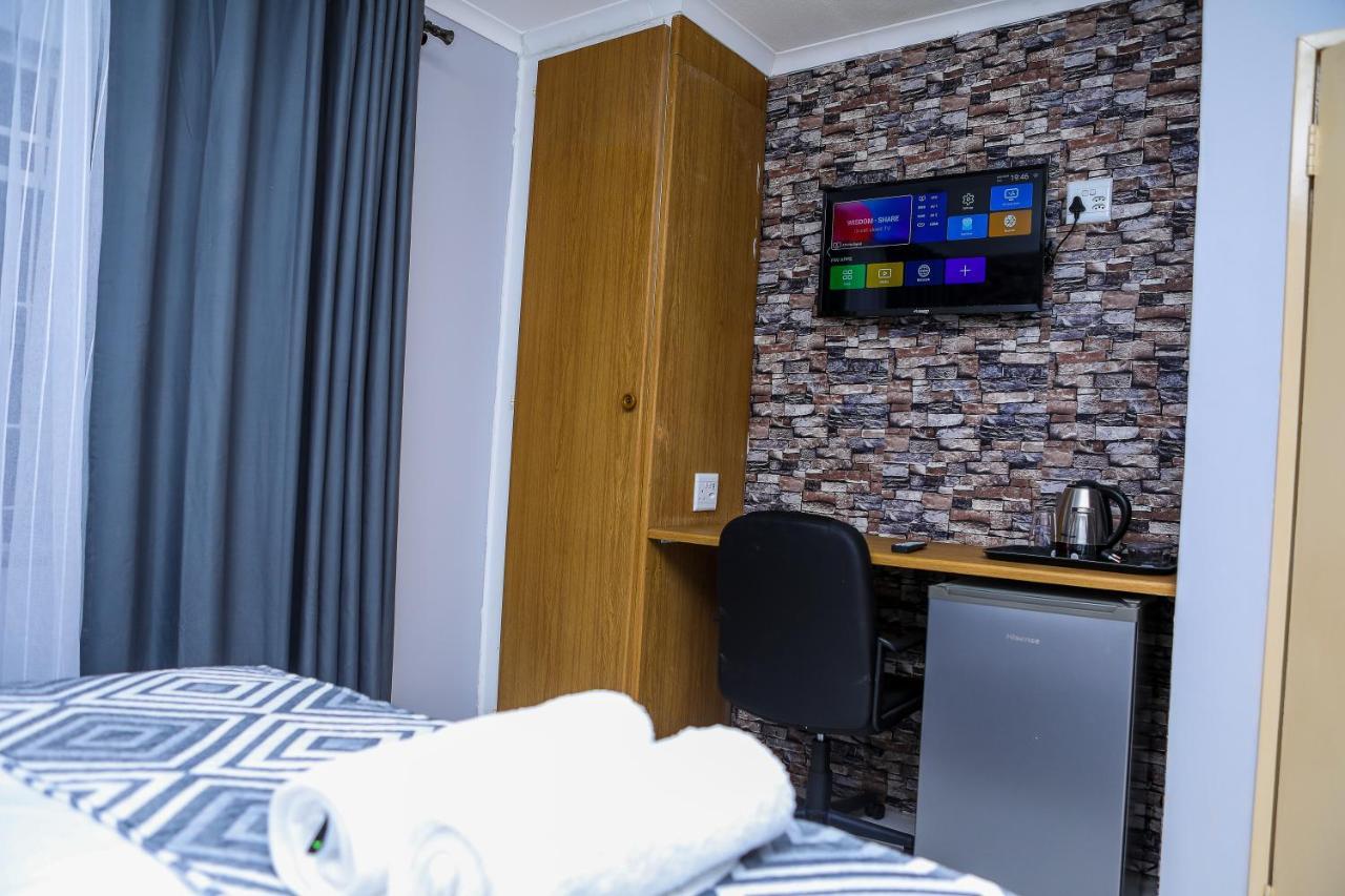 Delux Guesthouse Volksrust エクステリア 写真