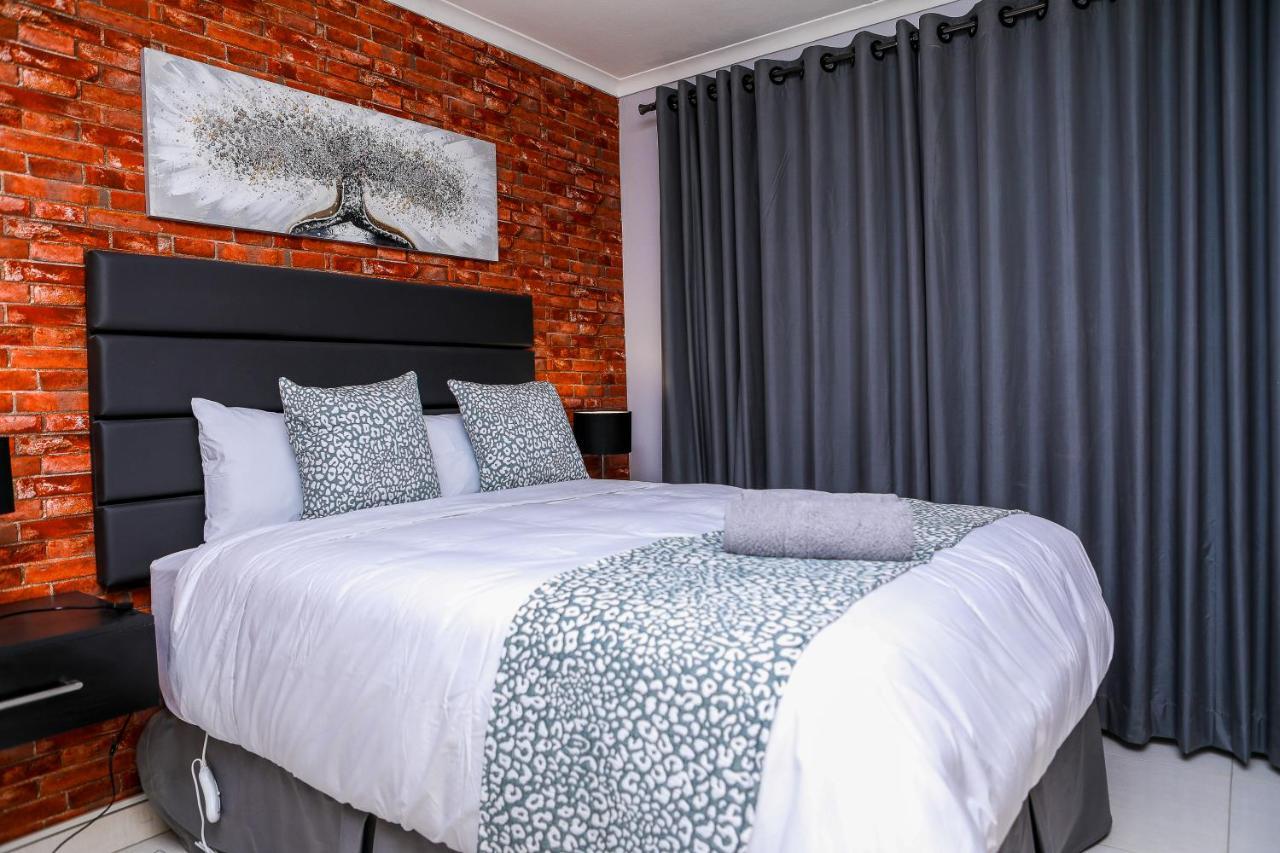 Delux Guesthouse Volksrust エクステリア 写真