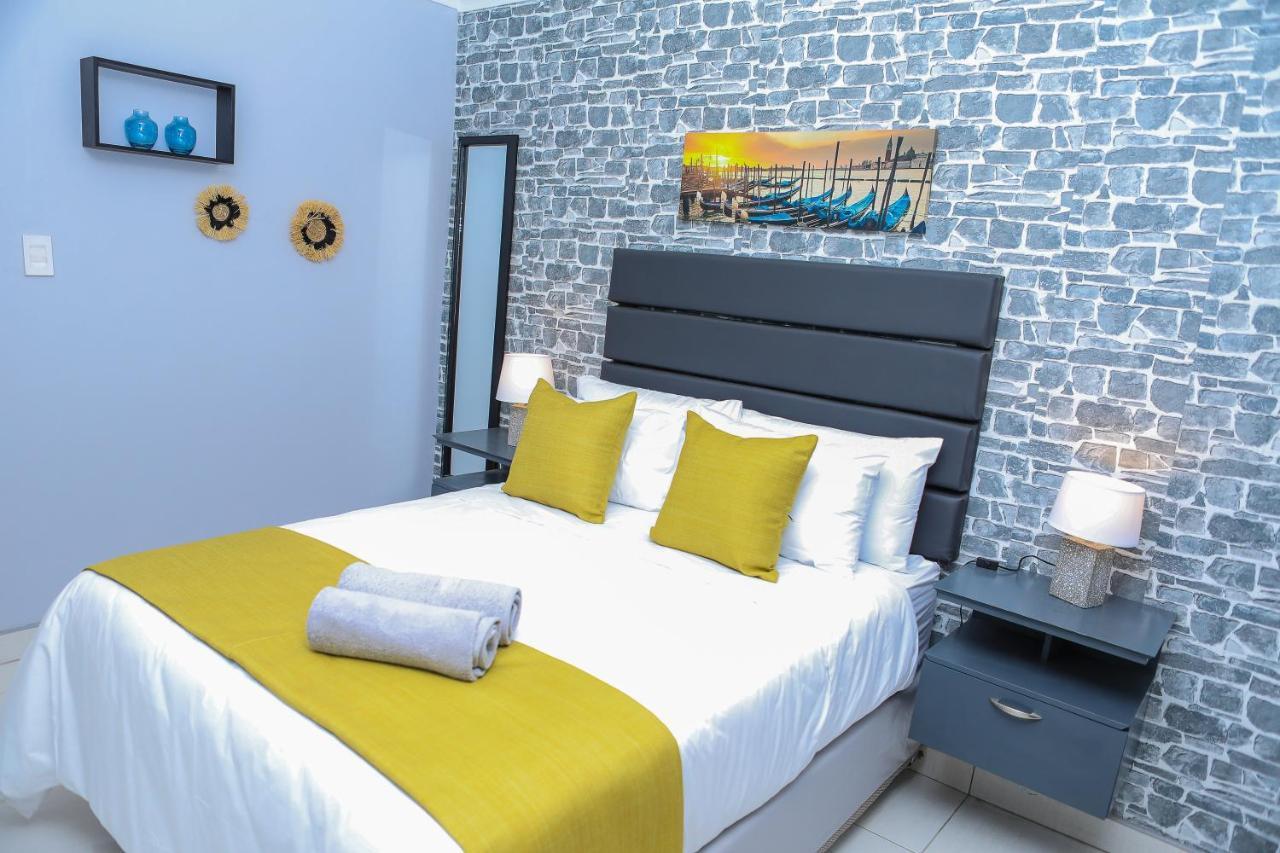 Delux Guesthouse Volksrust エクステリア 写真