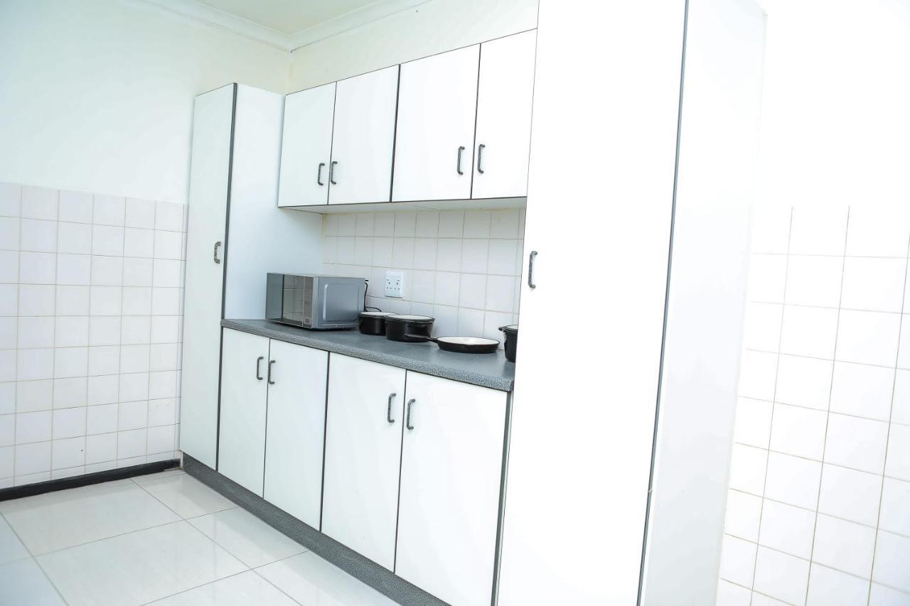 Delux Guesthouse Volksrust エクステリア 写真