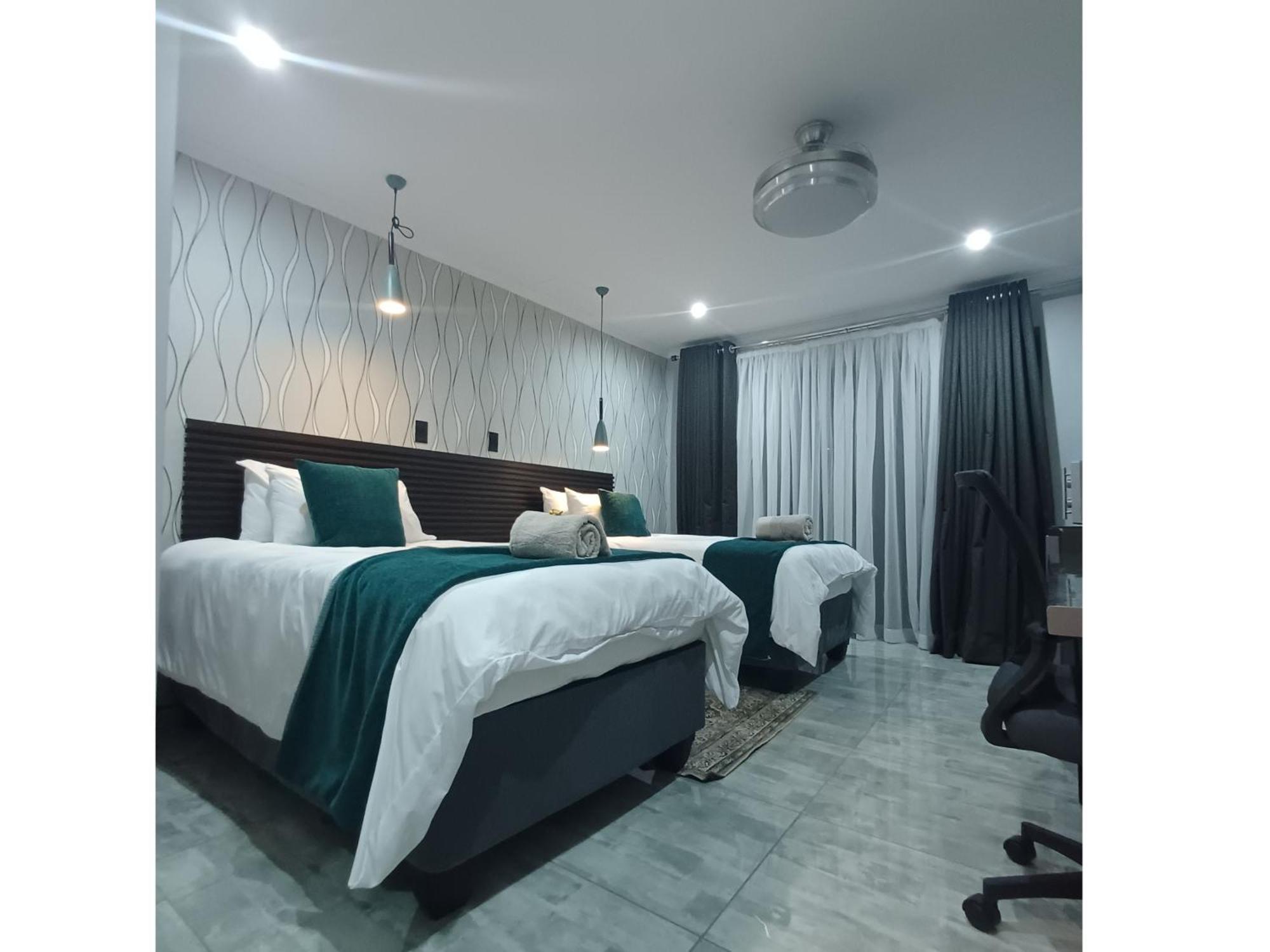 Delux Guesthouse Volksrust エクステリア 写真