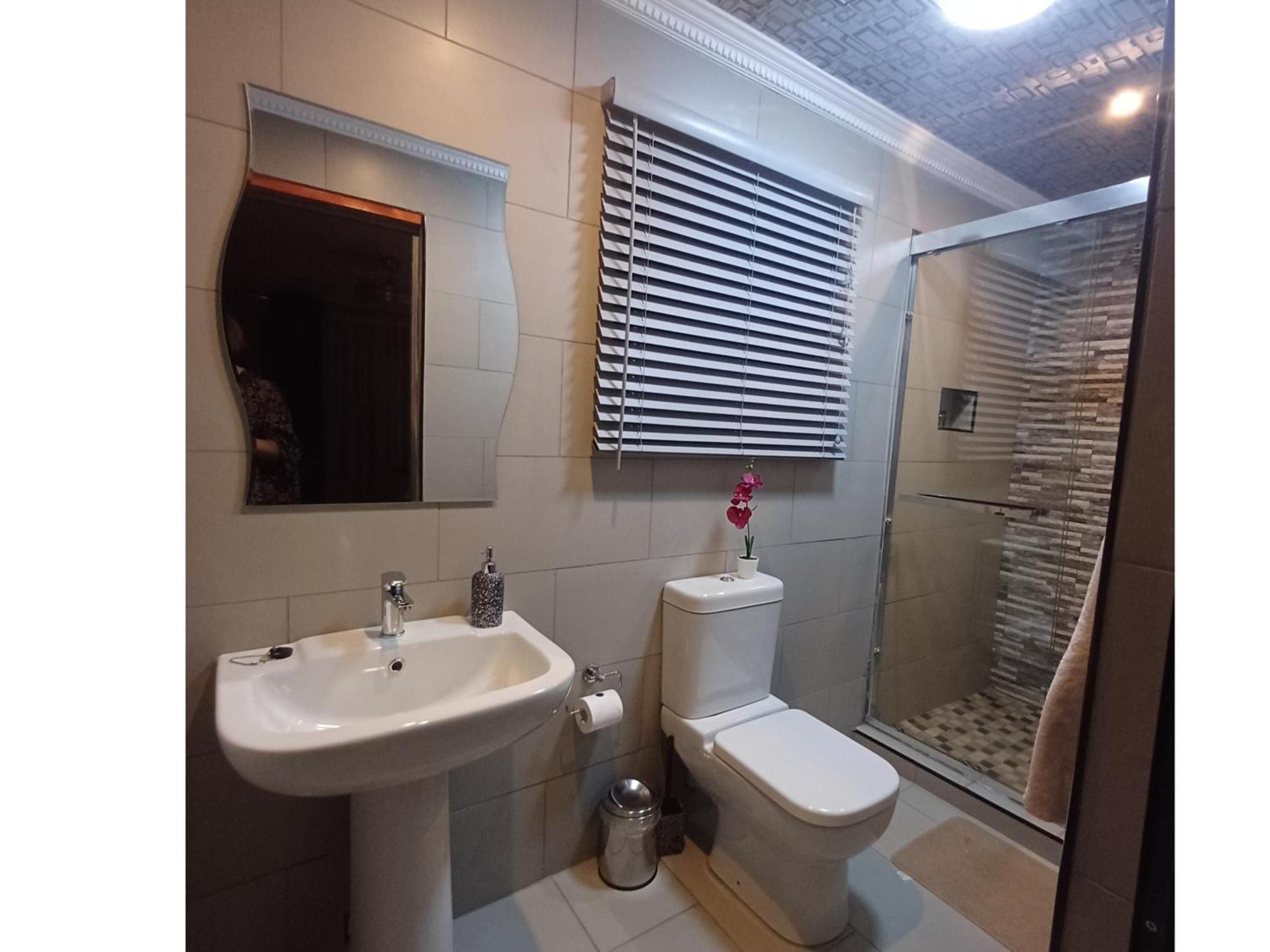 Delux Guesthouse Volksrust エクステリア 写真