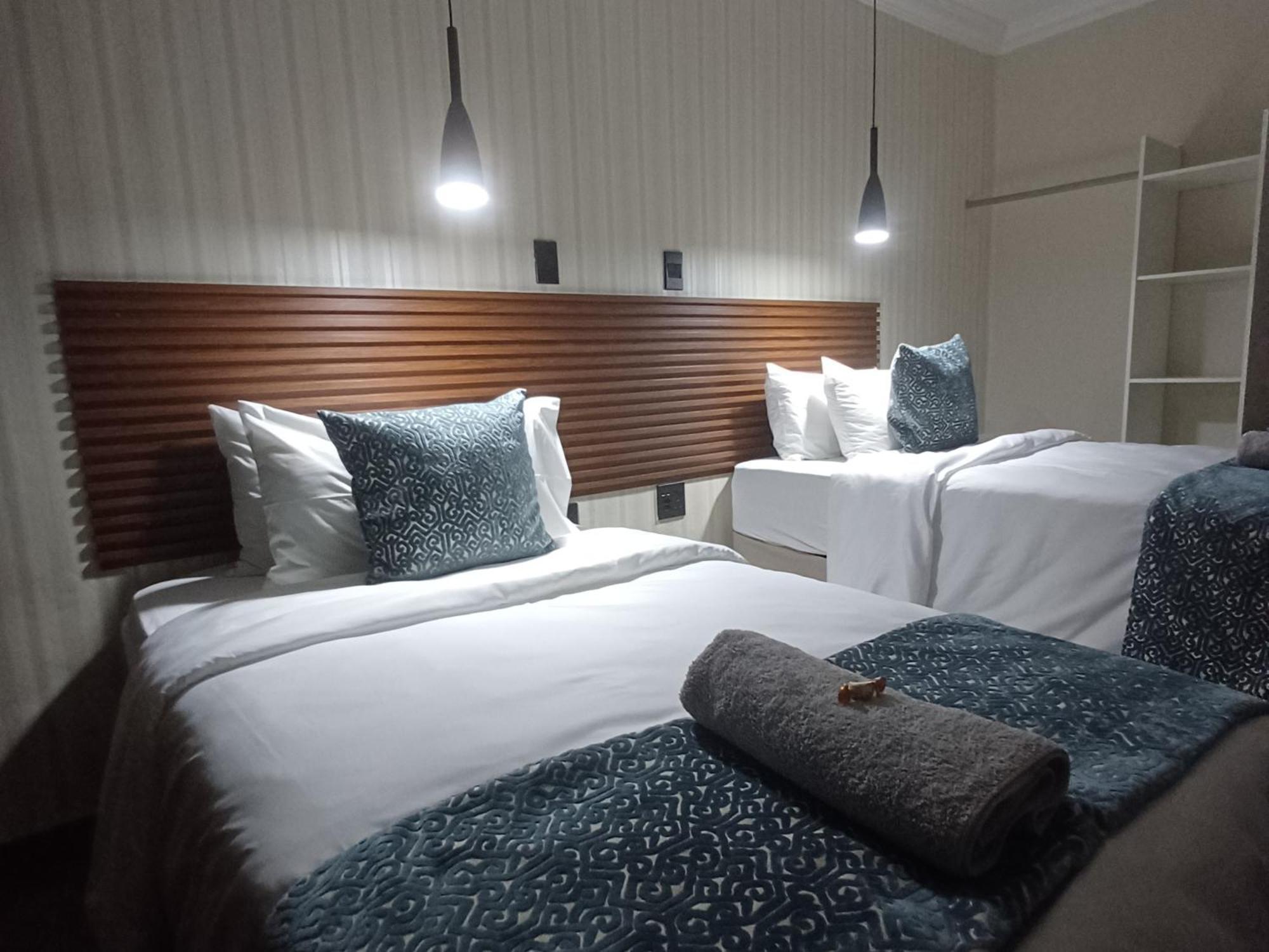 Delux Guesthouse Volksrust エクステリア 写真