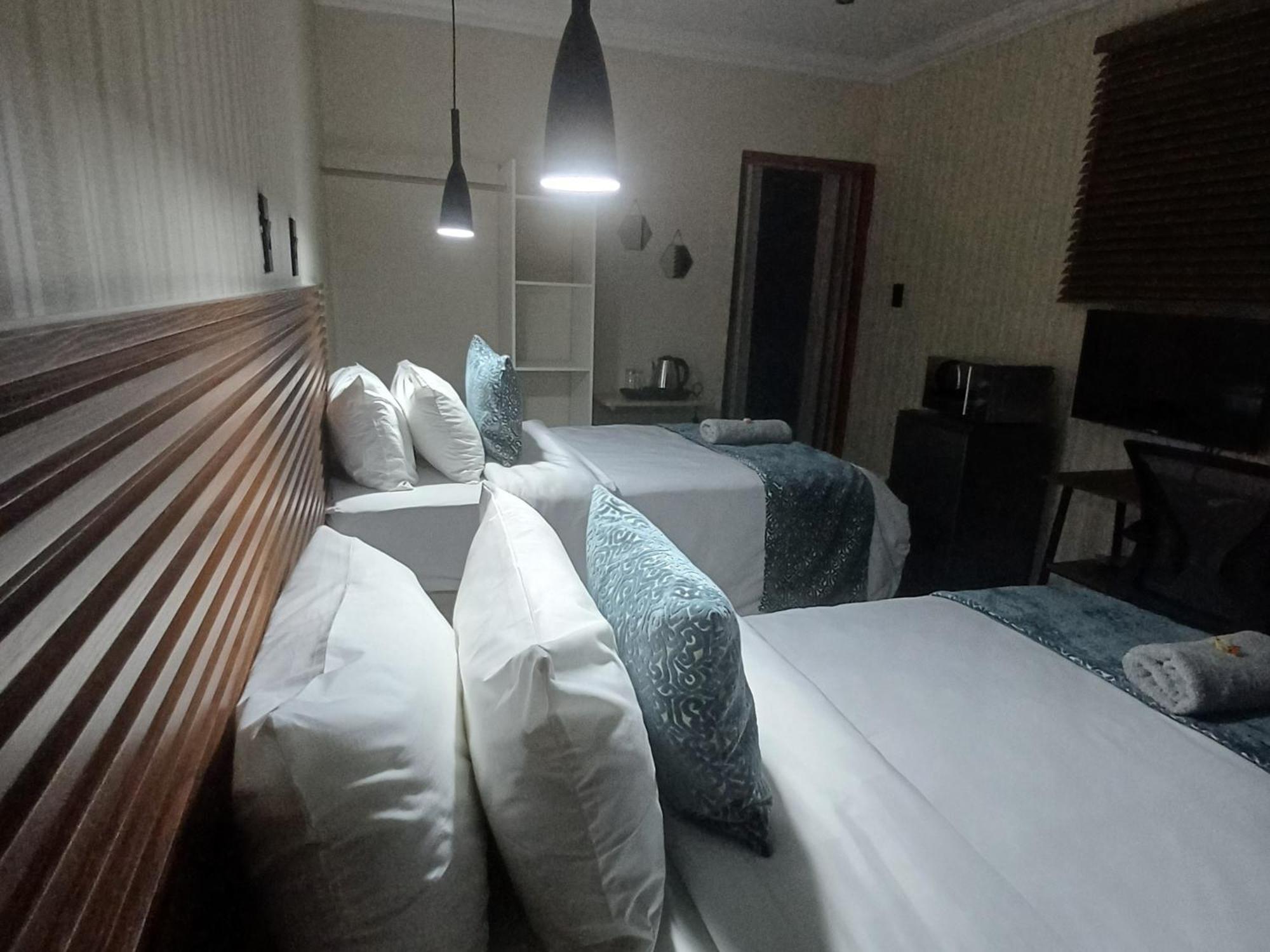 Delux Guesthouse Volksrust エクステリア 写真