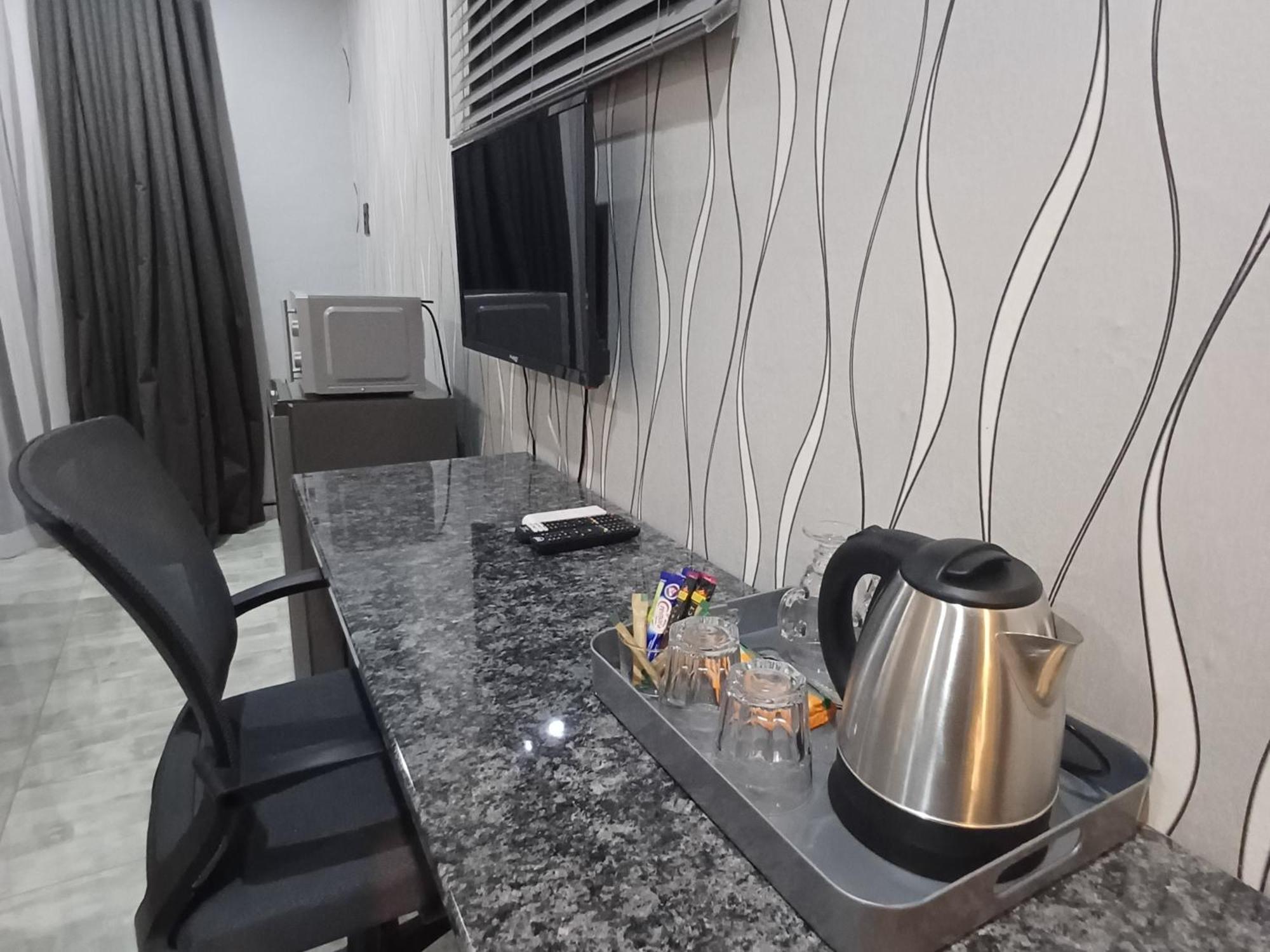 Delux Guesthouse Volksrust エクステリア 写真