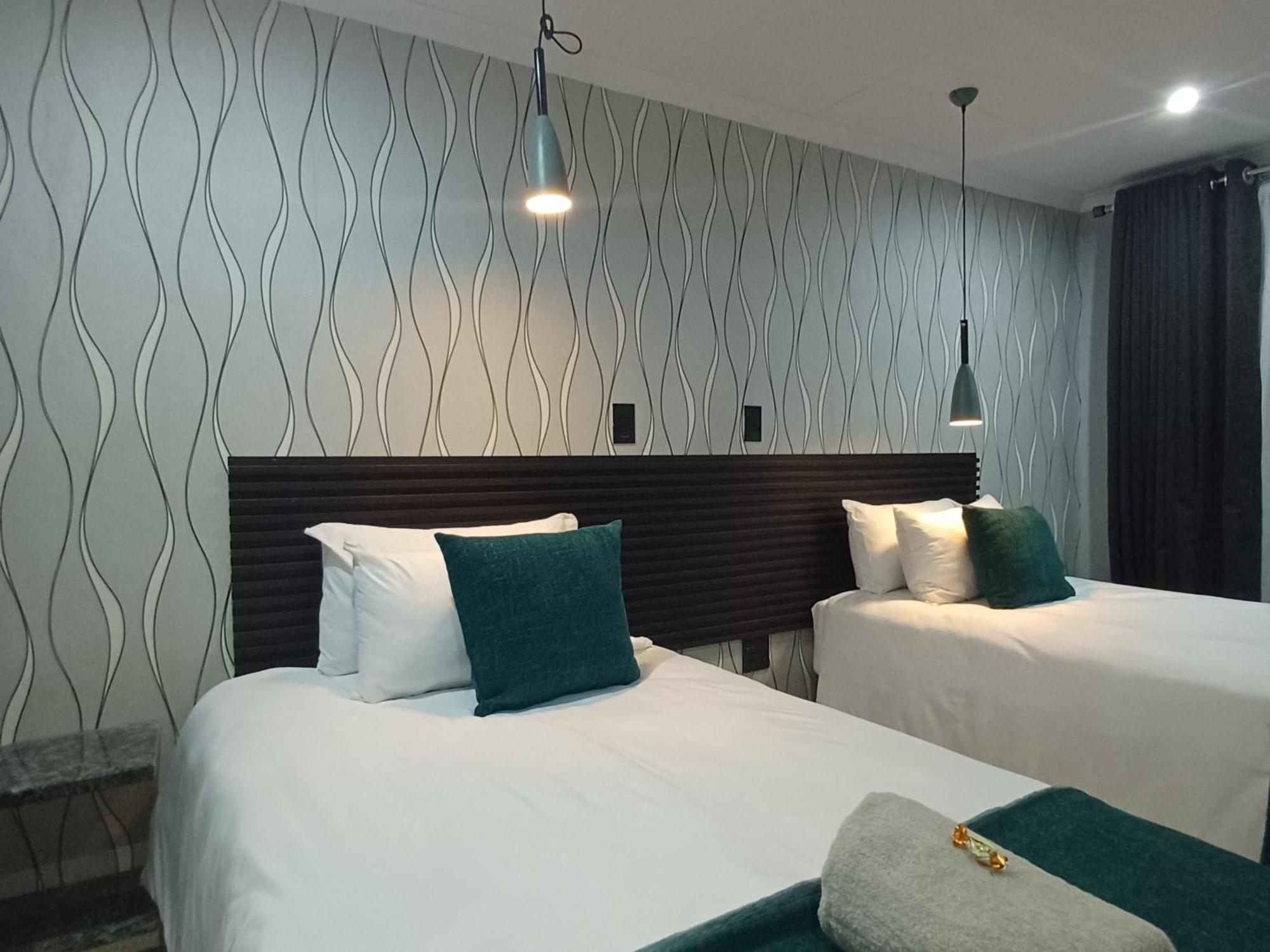 Delux Guesthouse Volksrust エクステリア 写真