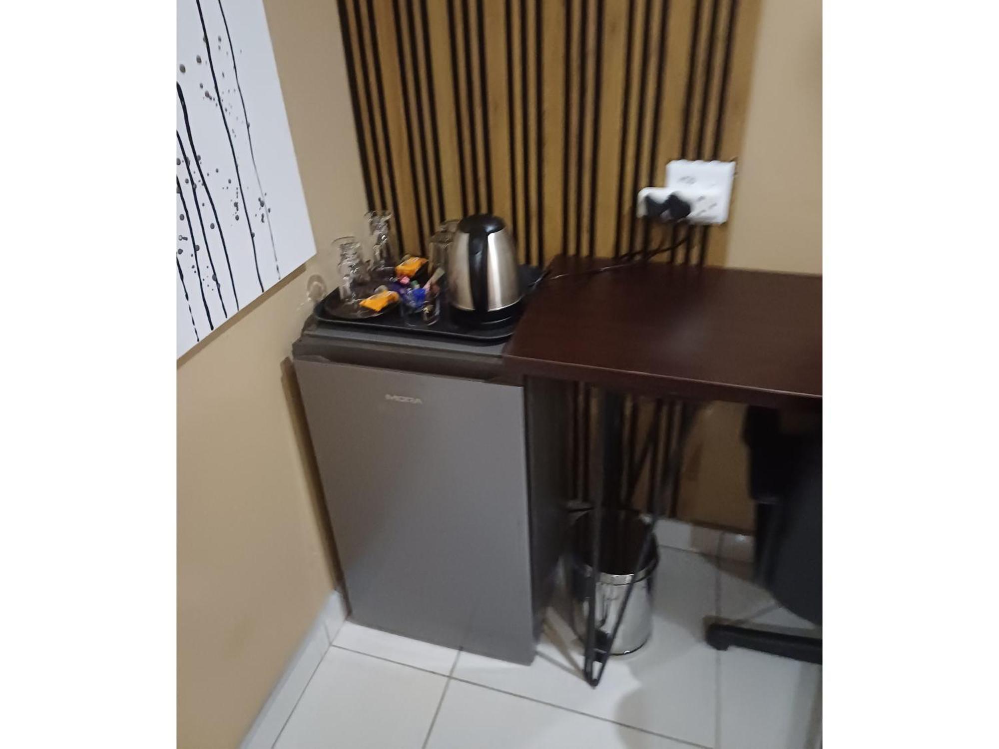 Delux Guesthouse Volksrust エクステリア 写真