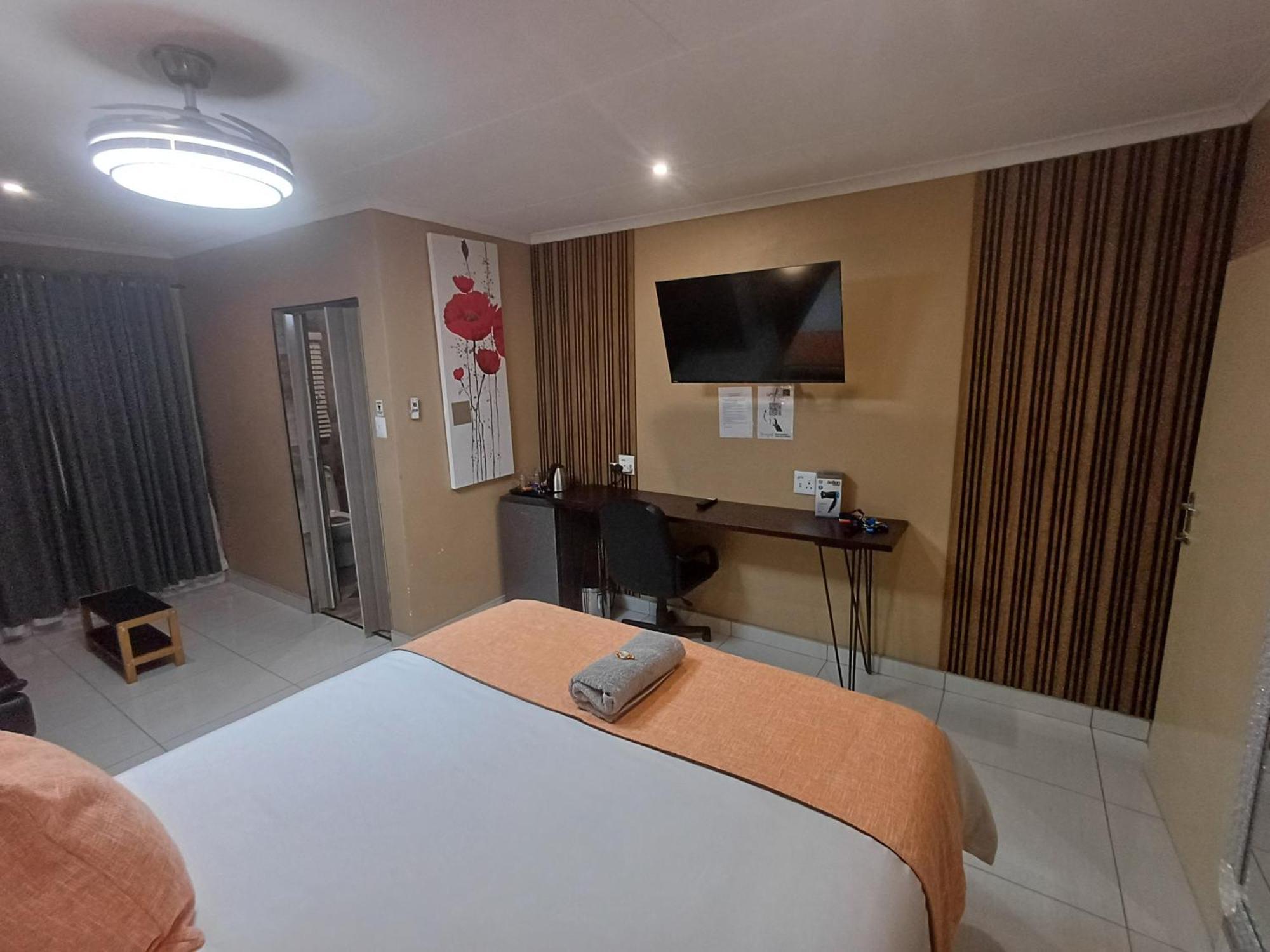 Delux Guesthouse Volksrust エクステリア 写真
