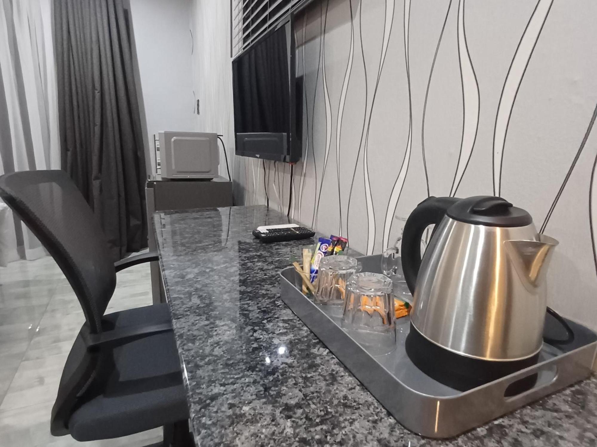 Delux Guesthouse Volksrust エクステリア 写真